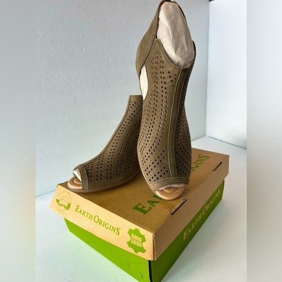 NIB Earth Origins Nubuck Olive Colored Leather Open Toe Booties